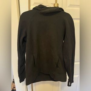 Lululemon women’s black sweatshirt. Size 6.